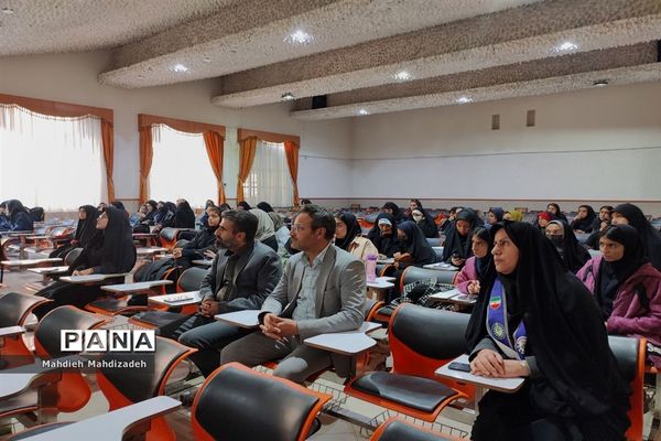 کارگاه آموزش مقدماتی خبرنگاری ویژه دانش‌آموزان ناحیه ۶ مشهد