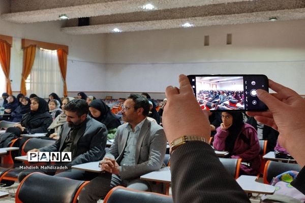 کارگاه آموزش مقدماتی خبرنگاری ویژه دانش‌آموزان ناحیه ۶ مشهد