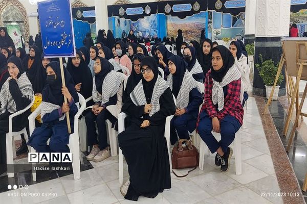 بازدید دانش آموزان دبیرستان فرهیختگان از نمایشگاه ایران مرز پرگهر