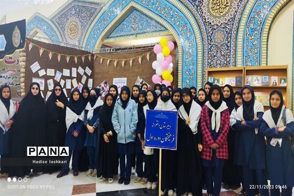 بازدید دانش آموزان دبیرستان فرهیختگان از نمایشگاه ایران مرز پرگهر