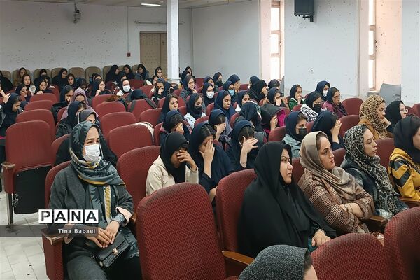 مراسم تقدیر ازمربیان تابستان و دانش‌آموزان فعال در کانون هاجر ساوه