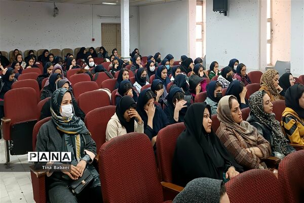 مراسم تقدیر ازمربیان تابستان و دانش‌آموزان فعال در کانون هاجر ساوه