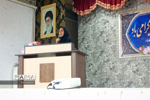 مراسم تقدیر ازمربیان تابستان و دانش‌آموزان فعال در کانون هاجر ساوه