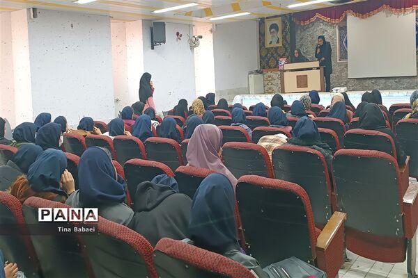 مراسم تقدیر ازمربیان تابستان و دانش‌آموزان فعال در کانون هاجر ساوه
