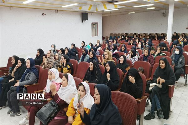 مراسم تقدیر ازمربیان تابستان و دانش‌آموزان فعال در کانون هاجر ساوه