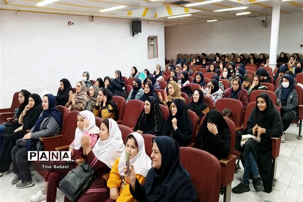 مراسم تقدیر ازمربیان تابستان و دانش‌آموزان فعال در کانون هاجر ساوه