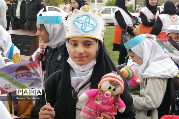 پویش خودجوش دانش‌آموزان دبستان صدیقه ملارد در حمایت از کودکان غزه با فریاد عروسک‌ها