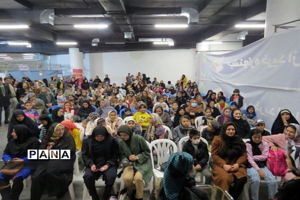 رونمایی  کتاب به‌مناسبت روز پرستار درشهرستان بجنورد