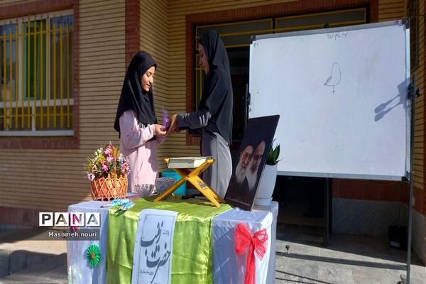 جشن میلاد حضرت زینب(س) در آموزشگاه حضرت مریم(س) شهرستان بام و صفی آباد
