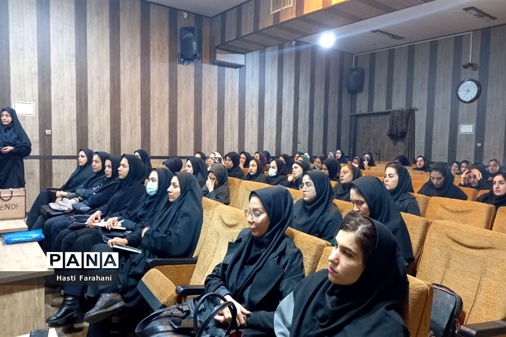 مرحله دوم طرح توانمندسازی معلمان مدارس غیردولتی ‌برگزار می‌شود