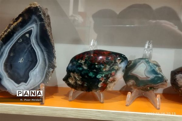 بازدید دانش‌آموزان دبیرستان امامت قم از آموزشگاه طلا و جواهر