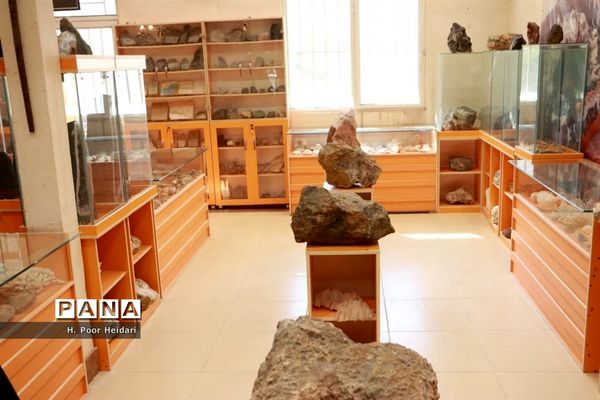 بازدید دانش‌آموزان دبیرستان امامت قم از آموزشگاه طلا و جواهر