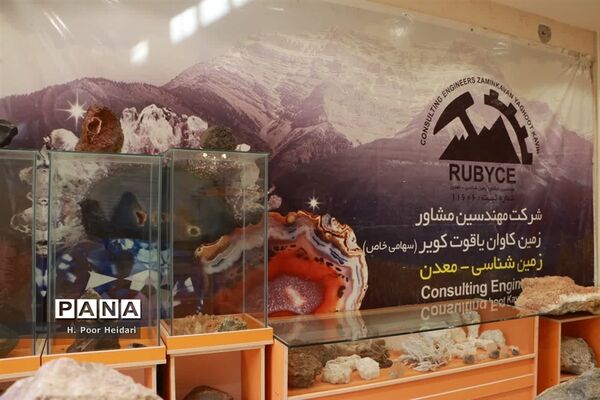 بازدید دانش‌آموزان دبیرستان امامت قم از آموزشگاه طلا و جواهر