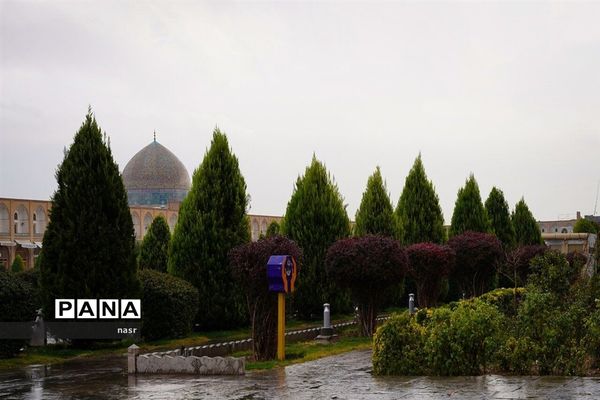 طراوت باران در اصفهان پاییزی
