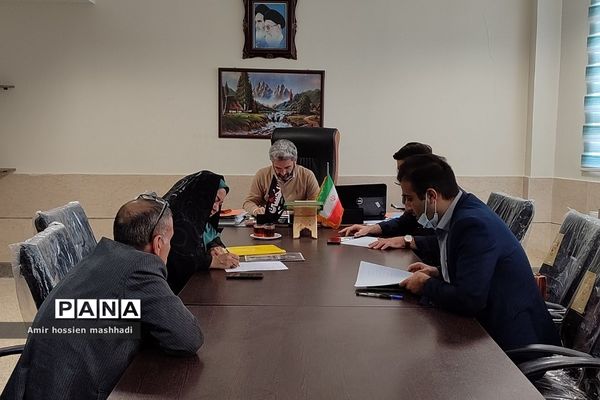 بازدید و ارزیابی کارشناسان آموزش و پرورش رودهن از دبیرستان ابن‌سینا رودهن