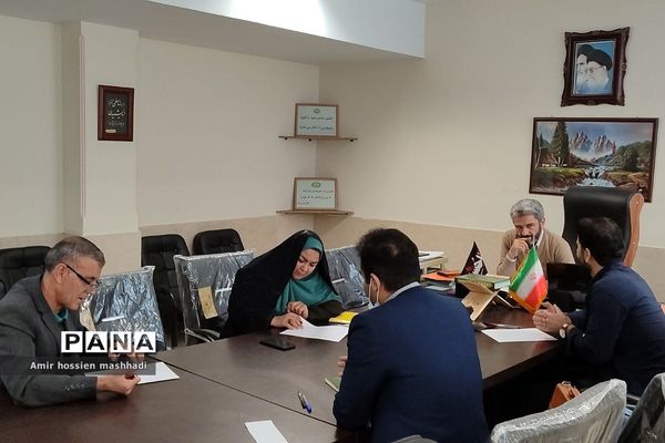 بازدید و ارزیابی کارشناسان آموزش و پرورش رودهن از دبیرستان ابن‌سینا رودهن