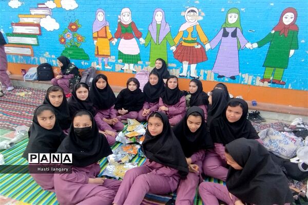 زنگ نشاط به‌مناسبت هفته بسیج در دبیرستان گلستان