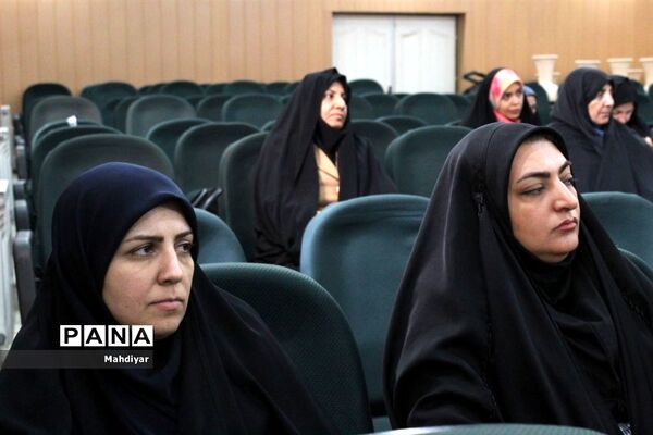 نشست مسائل آسیب‌های اجتماعی در اداره آموزش و پرورش شهر جوادآباد