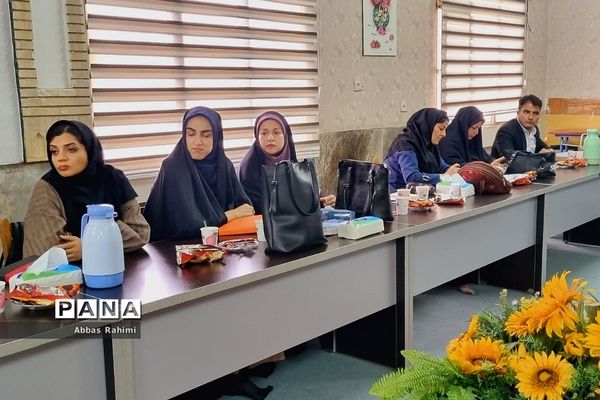 انتخابات وهمایش همیار مشاور در دبیرستان پسرانه  هیات امنایی نور در پاکدشت