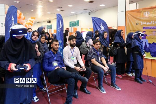 نمایشگاه یاریگران زندگی