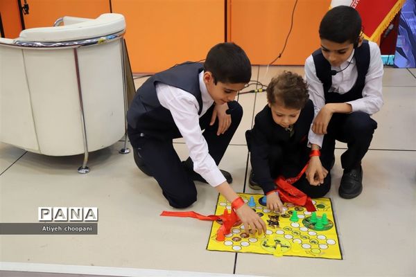 نمایشگاه یاریگران زندگی