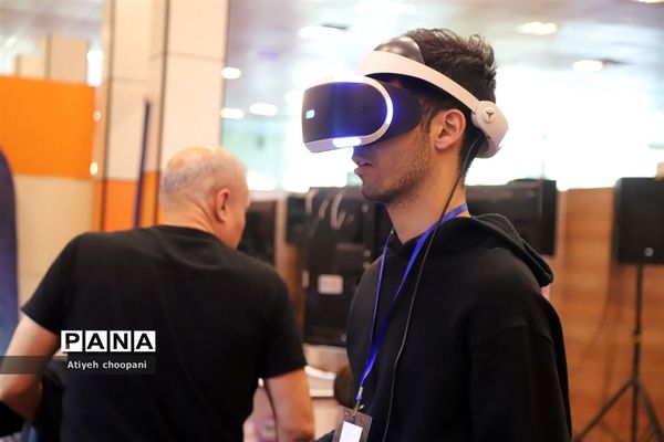 نمایشگاه یاریگران زندگی