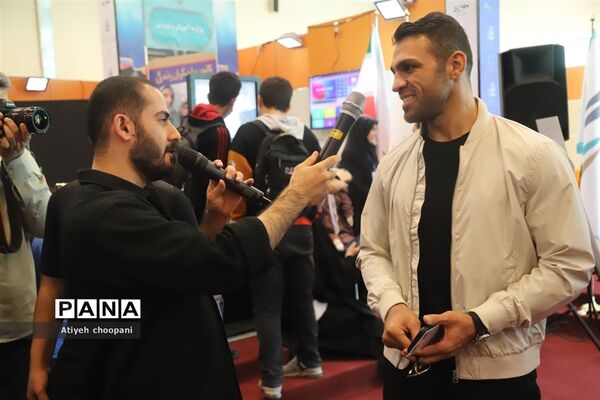 نمایشگاه یاریگران زندگی