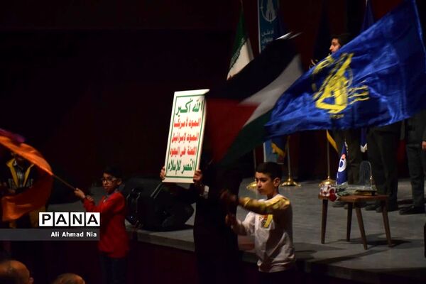 تقدیر از برگزیدگان پنجمین رویداد تولید محتوای دیجیتال بسیج در قم