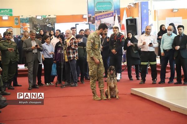بازدید مشاور عالی رئیس ستادکل نیروهای مسلح از نمایشگاه یاریگران زندگی
