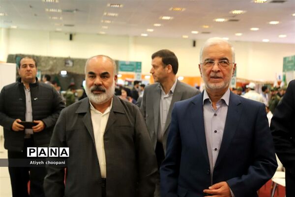 بازدید مشاور عالی رئیس ستادکل نیروهای مسلح از نمایشگاه یاریگران زندگی