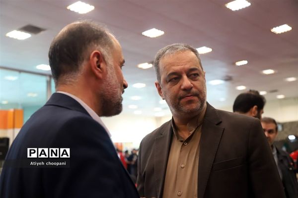 بازدید مشاور عالی رئیس ستادکل نیروهای مسلح از نمایشگاه یاریگران زندگی