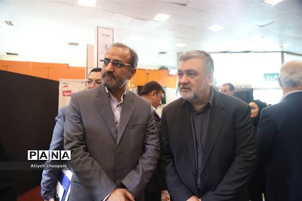 بازدید مشاور عالی رئیس ستادکل نیروهای مسلح از نمایشگاه یاریگران زندگی