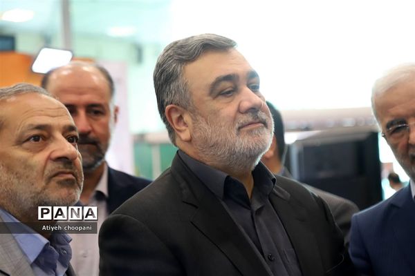 بازدید مشاور عالی رئیس ستادکل نیروهای مسلح از نمایشگاه یاریگران زندگی