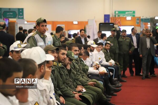 بازدید مشاور عالی رئیس ستادکل نیروهای مسلح از نمایشگاه یاریگران زندگی