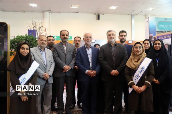 بازدید مشاور عالی رئیس ستادکل نیروهای مسلح از نمایشگاه یاریگران زندگی