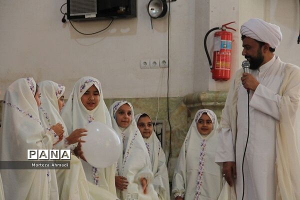 برگزاری جشن تکلیف دانش‌آموزان دبستان ام البنین یک در امامزاده عبدالله(ع) شهرری