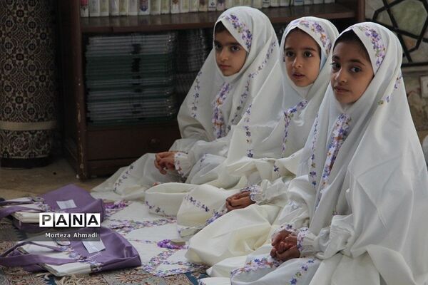 برگزاری جشن تکلیف دانش‌آموزان دبستان ام البنین یک در امامزاده عبدالله(ع) شهرری