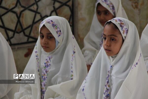 برگزاری جشن تکلیف دانش‌آموزان دبستان ام البنین یک در امامزاده عبدالله(ع) شهرری