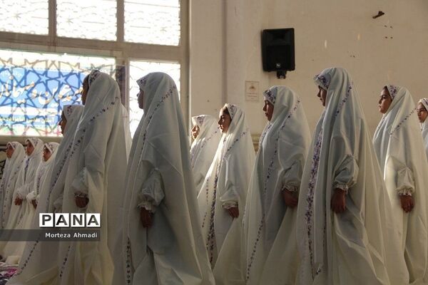 برگزاری جشن تکلیف دانش‌آموزان دبستان ام البنین یک در امامزاده عبدالله(ع) شهرری
