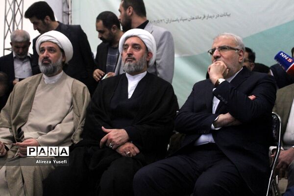 بازدید وزیر نفت از نمایشگاه «روایت پیشرفت» در قم