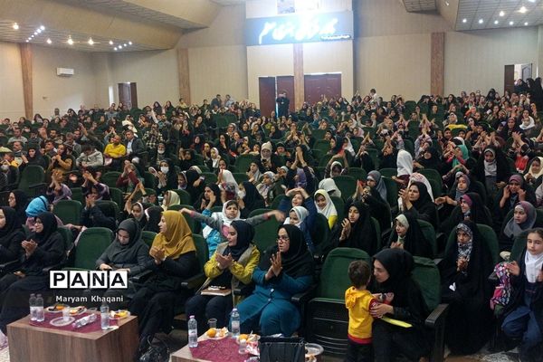 تجلیل از ستارگان قرآنی مقطع دبستان ناحیه 3 شیراز