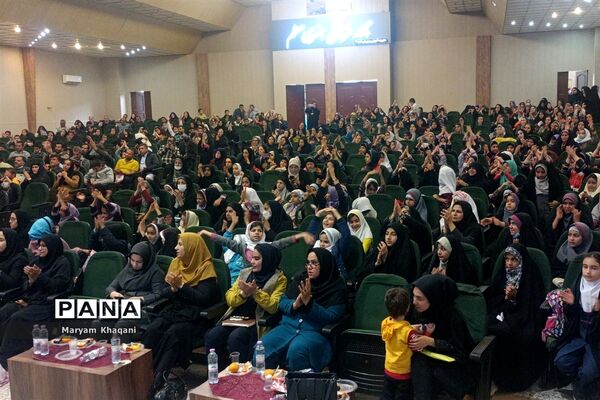 تجلیل از ستارگان قرآنی مقطع دبستان ناحیه 3 شیراز