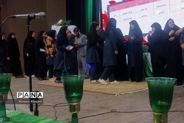 تجلیل از ستارگان قرآنی مقطع دبستان ناحیه 3 شیراز