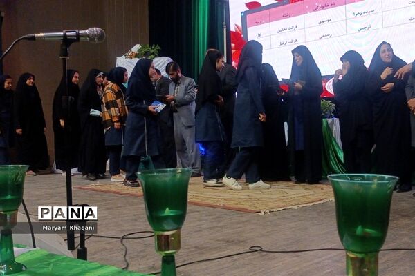 تجلیل از ستارگان قرآنی مقطع دبستان ناحیه 3 شیراز
