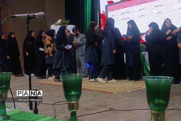 تجلیل از ستارگان قرآنی مقطع دبستان ناحیه 3 شیراز