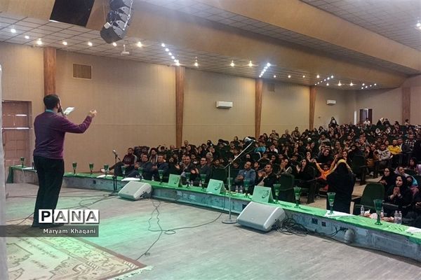 تجلیل از ستارگان قرآنی مقطع دبستان ناحیه 3 شیراز