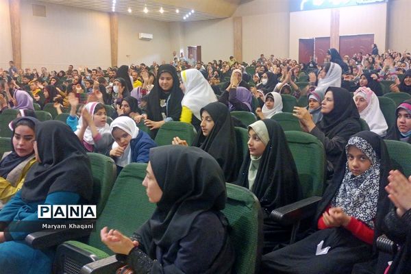 تجلیل از ستارگان قرآنی مقطع دبستان ناحیه 3 شیراز