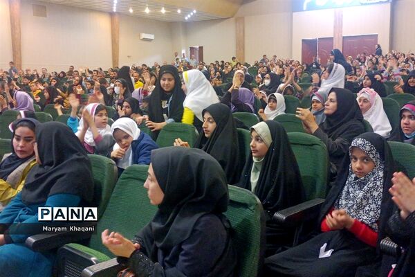 تجلیل از ستارگان قرآنی مقطع دبستان ناحیه 3 شیراز