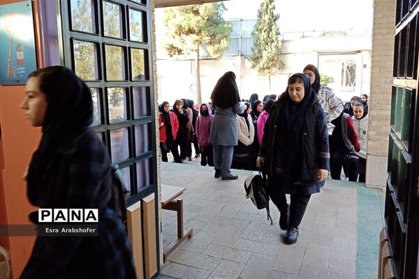 حضور دانش‌آموزان دبیرستان دخترانه علوی ناحیه 3 در دوره آموزشی کمک‌های اولیه
