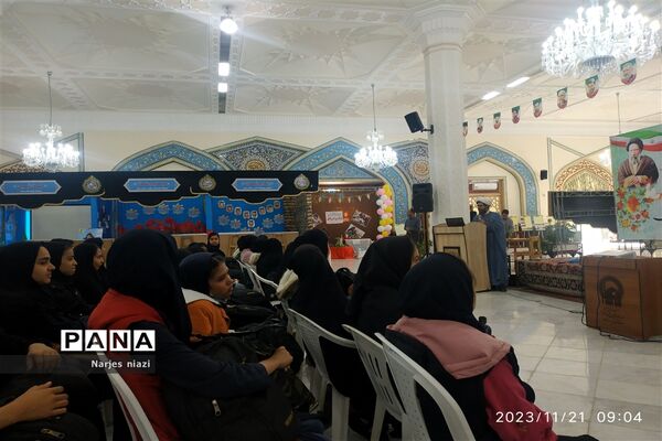 بازدید دانش‌آموزان دبیرستان شاهد مطهره از نمایشگاه ایران مرز پرگهر